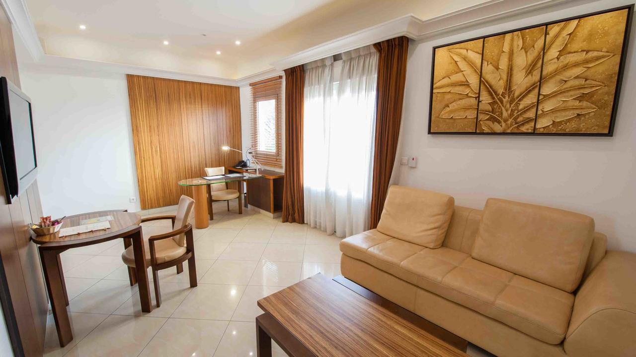Nomad Suites Residence Либревиль Экстерьер фото