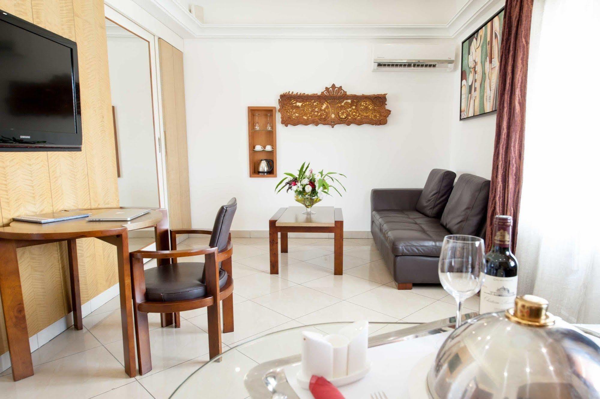 Nomad Suites Residence Либревиль Экстерьер фото